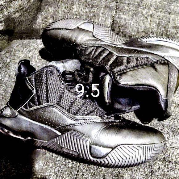 Jordans Stay Loyal - Picture 2 of 5